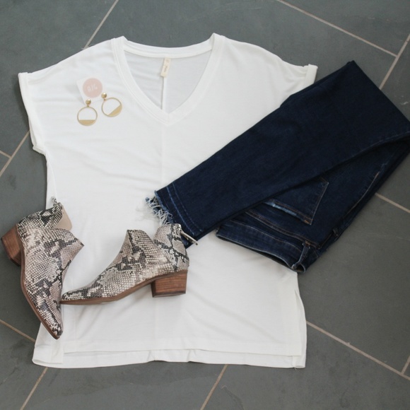 Wishlist Tops - White V-neck Tee